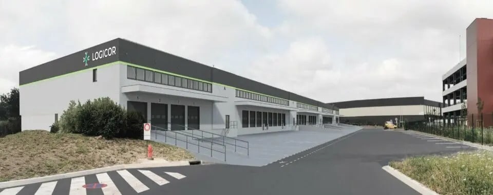 Local d’activités dans Aulnay-sous-Bois à louer - Photo de l’immeuble – Image 1 sur 3