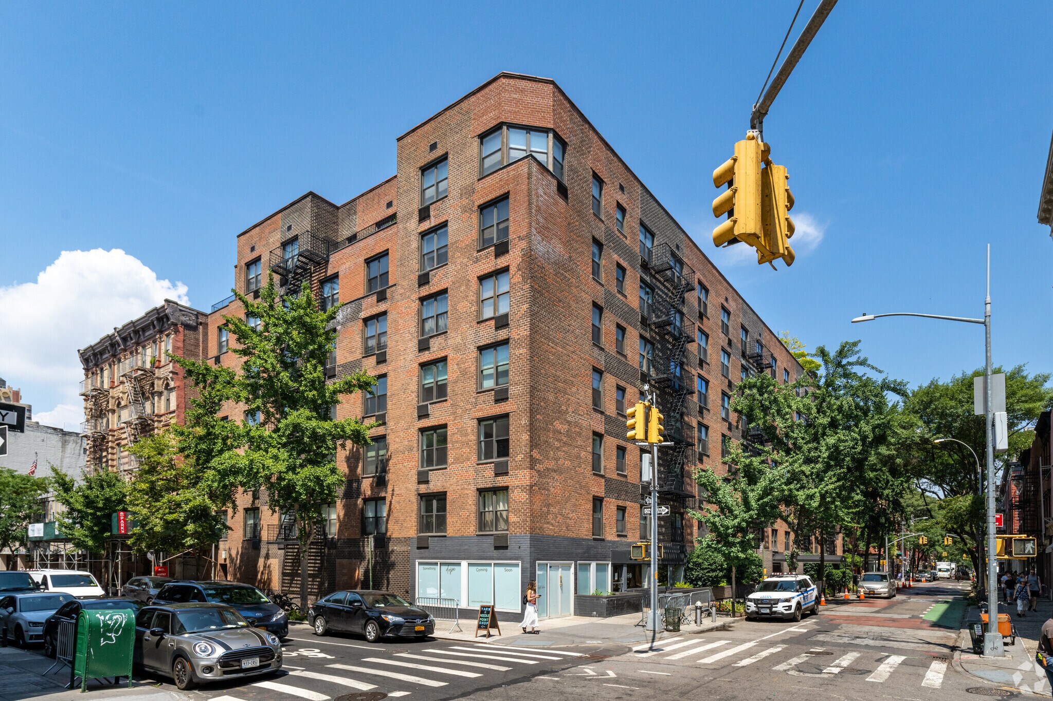 350-364 Bleecker St, New York, NY à louer Photo de l’immeuble– Image 1 sur 4