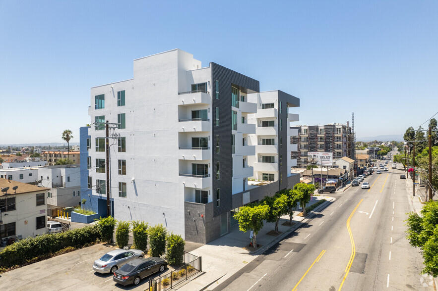 4864 Melrose Ave, Los Angeles, CA à louer - Photo de l’immeuble – Image 3 sur 33