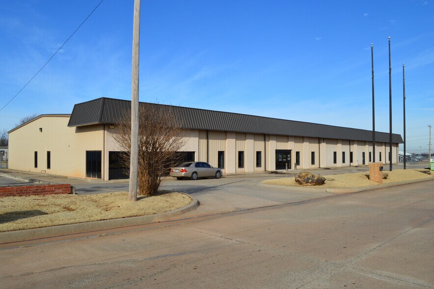 8317 Gateway Ter, Oklahoma City, OK à vendre - Photo de l’immeuble – Image 3 sur 22