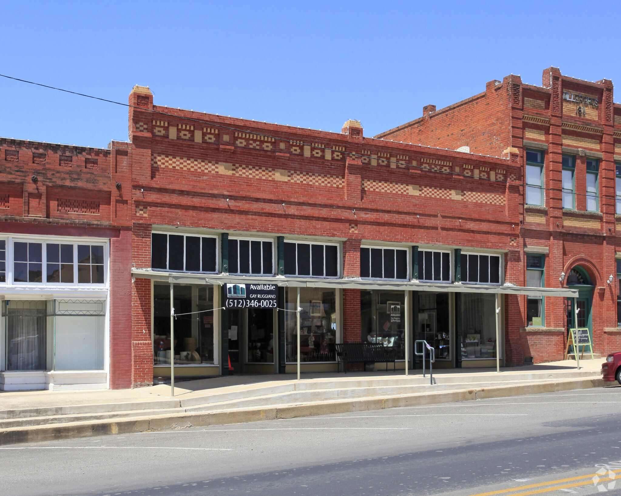 30 N Main St, Elgin, TX à vendre Photo principale– Image 1 sur 9