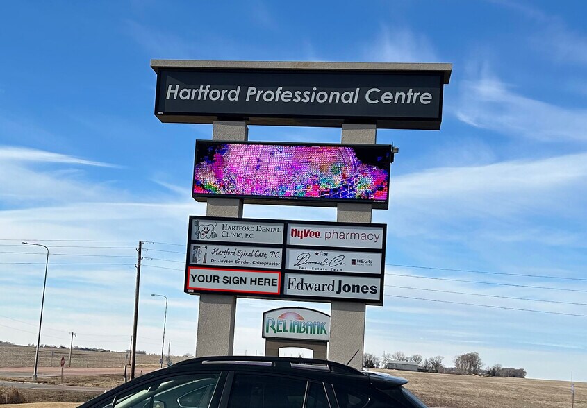304 W Highway 38, Hartford, SD à louer - Photo de l’immeuble – Image 2 sur 11