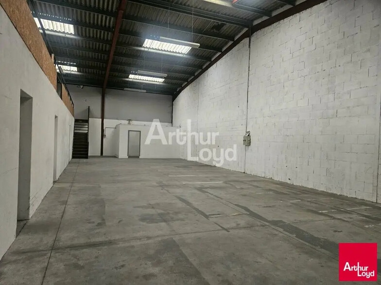 Local d’activités dans Écouflant à louer - Photo intérieure – Image 1 sur 4