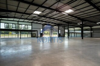 Local d’activités dans Ambérieux à louer Photo intérieure– Image 2 sur 2