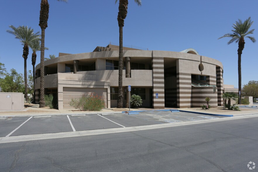 81719 Doctor Carreon Blvd, Indio, CA à louer - Photo de l’immeuble – Image 3 sur 10