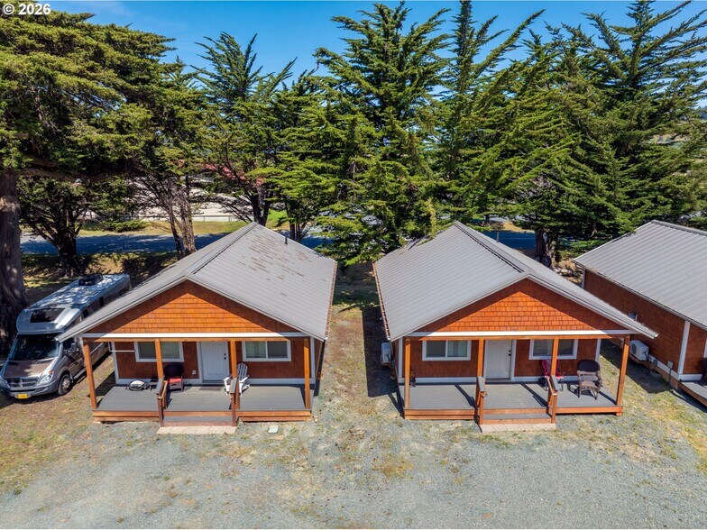 29940 Harbor Way, Gold Beach, OR à vendre - Photo principale – Image 1 sur 48