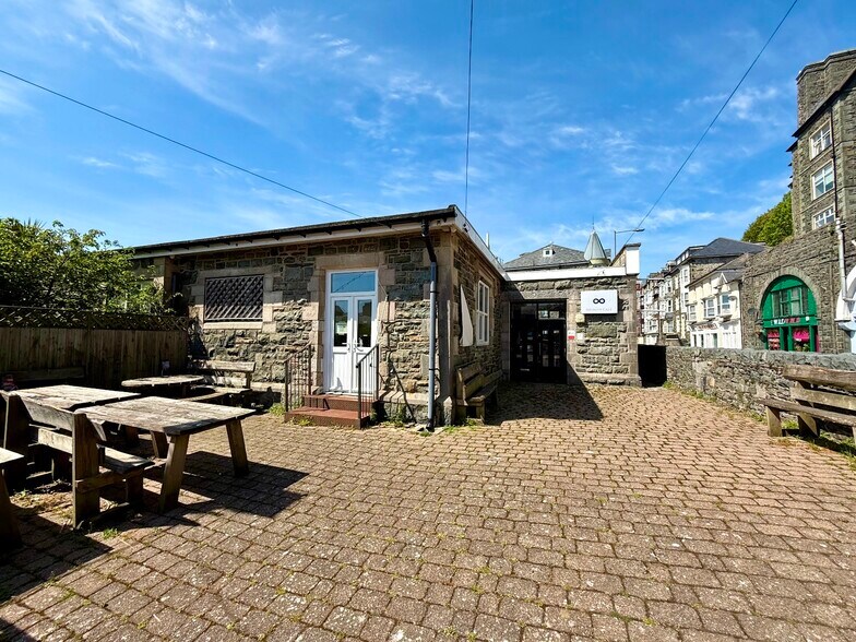 King Edward St, Barmouth à vendre - Photo de l’immeuble – Image 2 sur 29