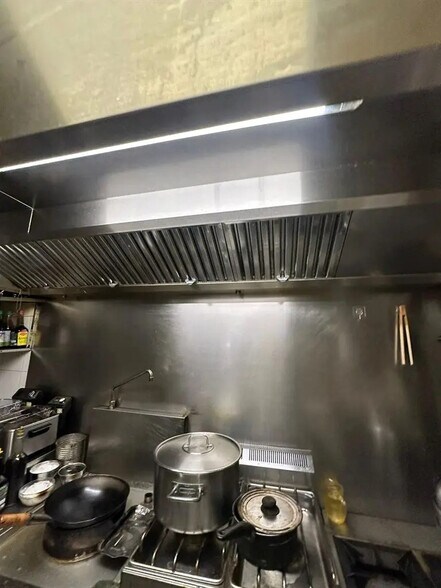 Local commercial dans Neuilly-sur-Seine à louer - Photo intérieure – Image 2 sur 3