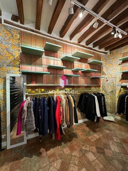 Local commercial dans Versailles à louer - Photo intérieure – Image 3 sur 10