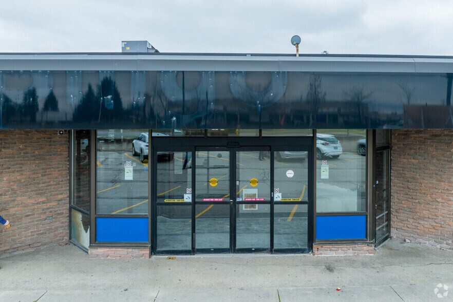 5601 Steeles Ave W, Toronto, ON à louer - Photo de l’immeuble – Image 3 sur 5