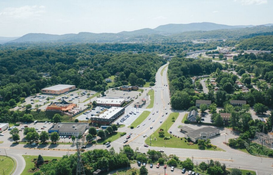 3214 Electric Rd, Roanoke, VA à louer - Photo de l’immeuble – Image 3 sur 4