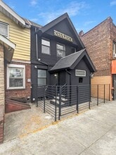 18409 Jamaica Ave, Hollis, NY à louer Photo de l’immeuble– Image 1 sur 1