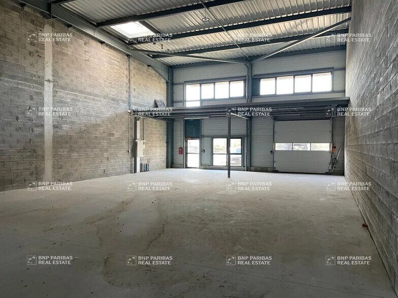 Local d'activités dans Treillières à vendre - Photo de l’immeuble – Image 3 sur 16