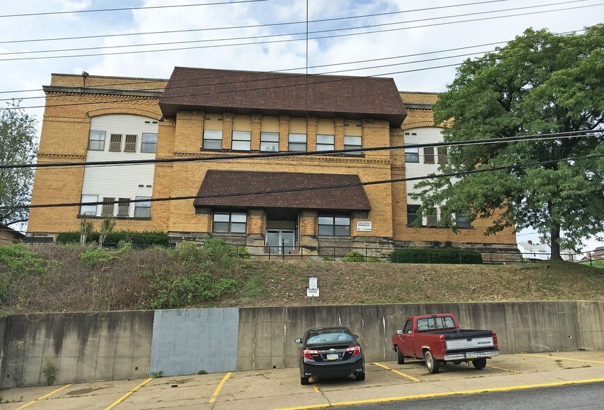 420 Pinney St, Rochester, PA à vendre - Photo principale – Image 1 sur 15