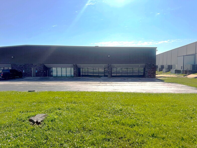 60 N Central Dr, O'Fallon, MO à louer - Photo de l’immeuble – Image 2 sur 5