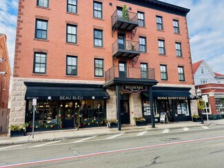 Plus de détails pour 423 Hope St, Bristol, RI - Logement à vendre