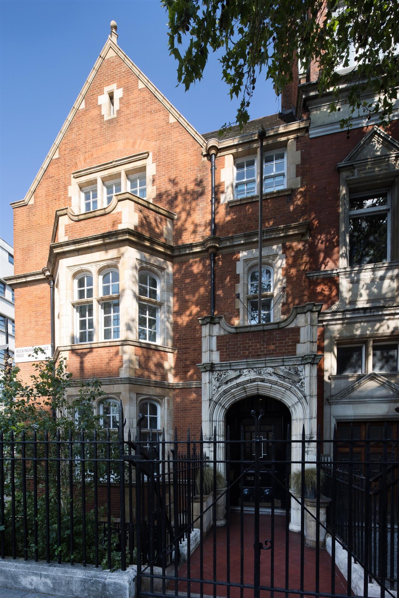 162 Buckingham Palace Rd, Londres à louer Photo de l’immeuble– Image 1 sur 5