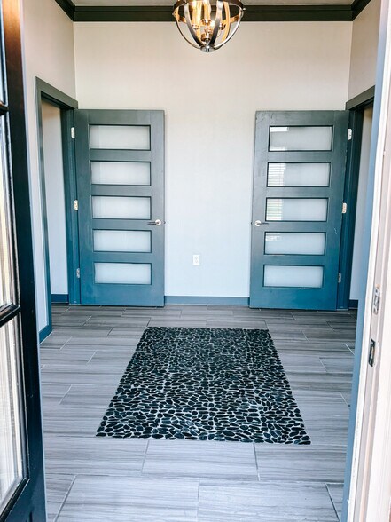 8900 NW Silver Hill Dr, Oklahoma City, OK à louer - Hall d’entrée – Image 3 sur 14