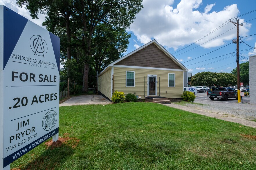 709 Louise Ave, Charlotte, NC à vendre - Photo de l’immeuble – Image 1 sur 4