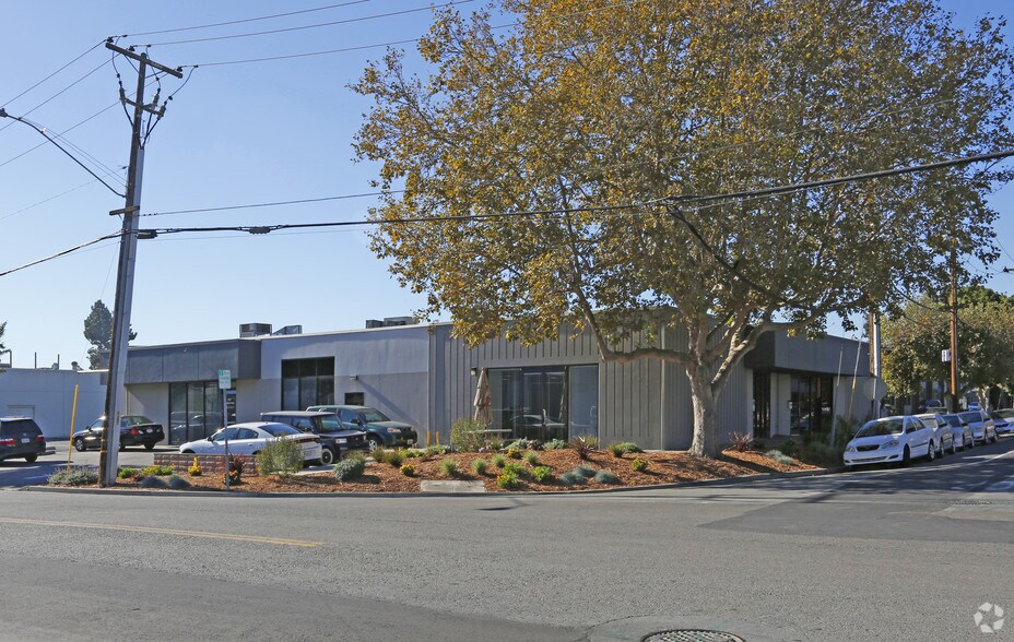 324 Martin Ave, Santa Clara, CA à louer - Photo de l’immeuble – Image 2 sur 5