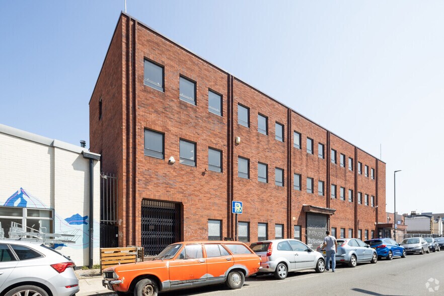 20 Lydden Rd, Londres à louer - Photo principale – Image 1 sur 3