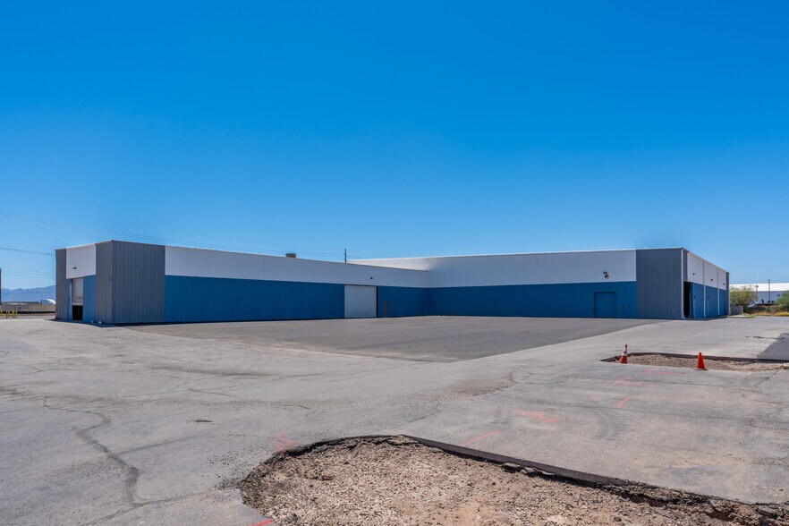230 S 49th Ave, Phoenix, AZ à louer - Photo de l’immeuble – Image 2 sur 5