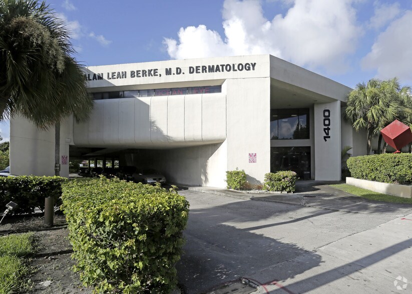 1400 NE Miami Gardens Dr, Miami, FL à louer - Photo de l’immeuble – Image 2 sur 32