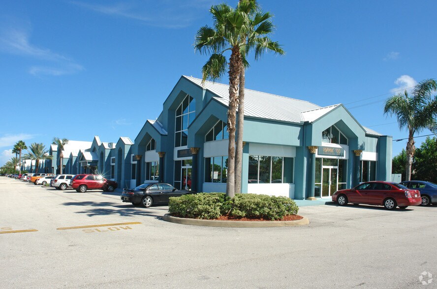 1800-1900 SE Port Saint Lucie Blvd, Port Saint Lucie, FL à louer - Photo de l’immeuble – Image 2 sur 25