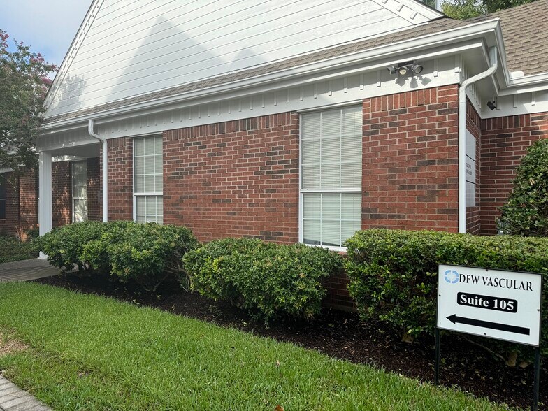 911 York Dr, DeSoto, TX à vendre - Photo de l’immeuble – Image 3 sur 8