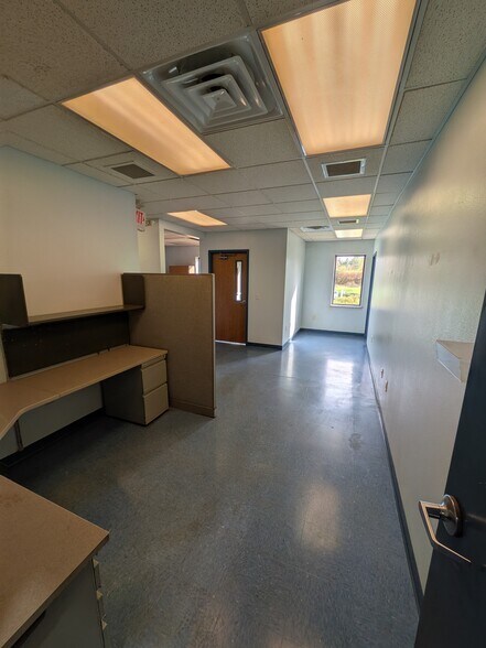 195 Wendt Dr, Waupaca, WI à vendre - Photo intérieure – Image 2 sur 12