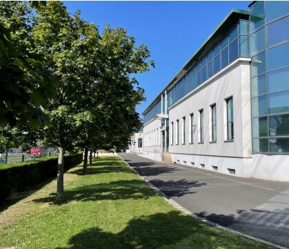 Local d’activités dans Villeneuve-la-Garenne à louer - Photo de l’immeuble – Image 2 sur 12