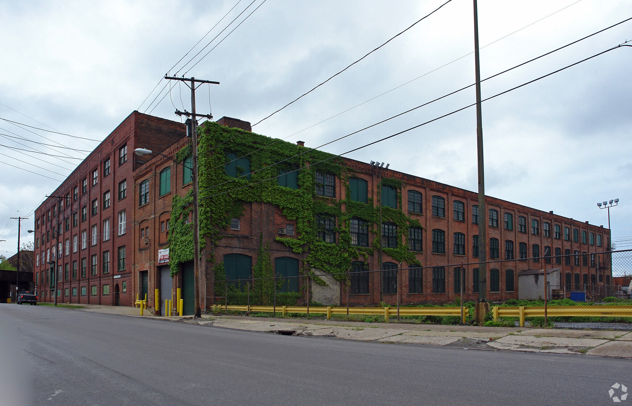 4701 Commerce Ave, Cleveland, OH à vendre Photo principale– Image 1 sur 4