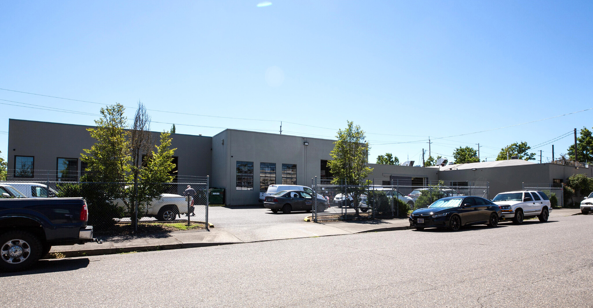 1700 SE Grand Ave, Portland, OR à louer Photo de l’immeuble– Image 1 sur 4