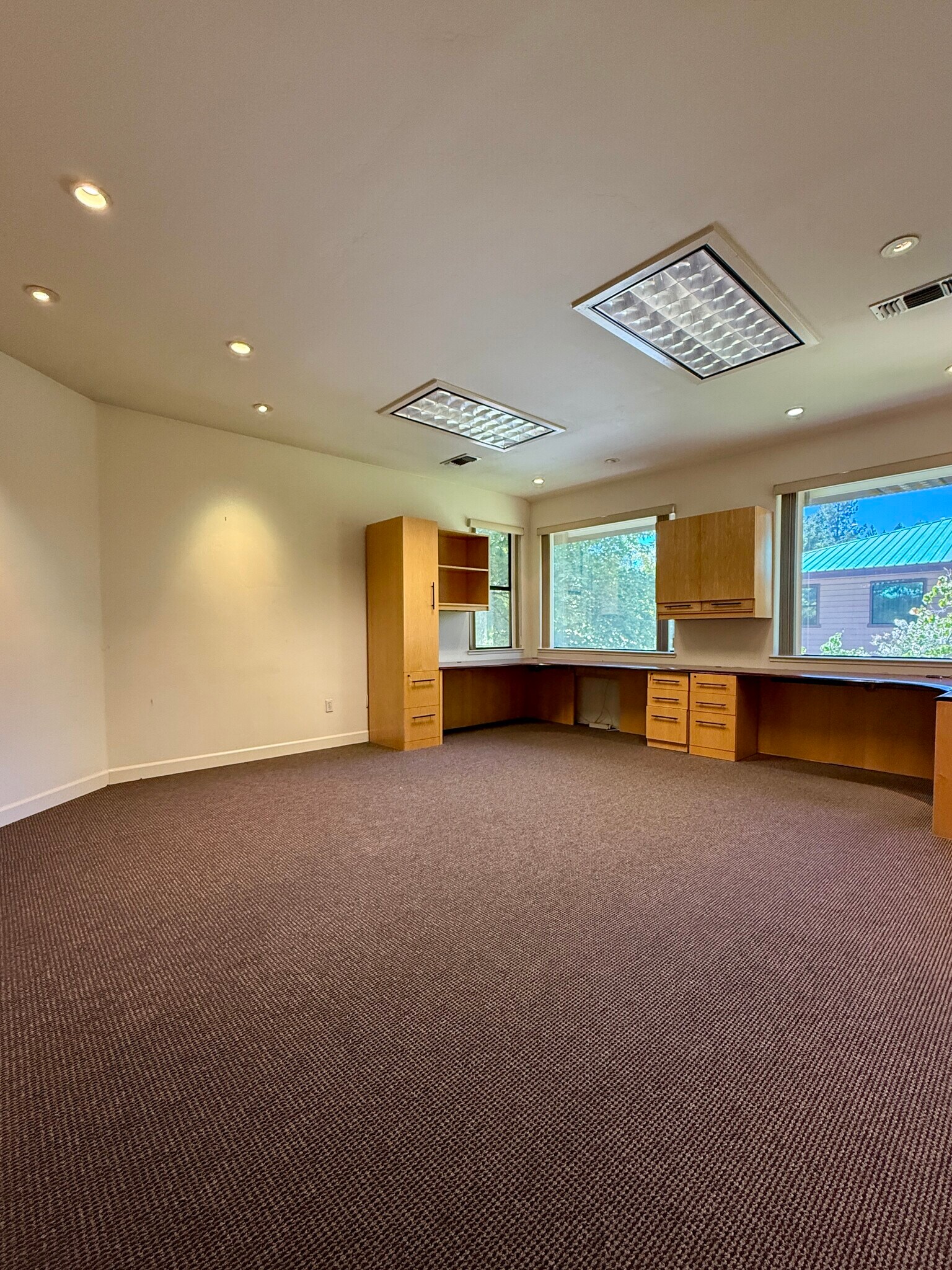 944 McCourtney Rd, Grass Valley, CA à louer Photo intérieure– Image 1 sur 5