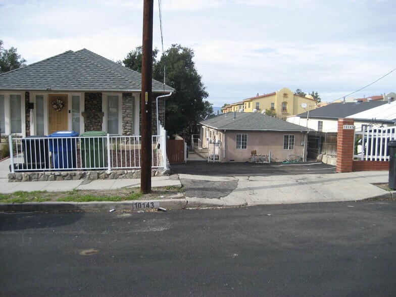 10143-10145 Mountair Ave, Tujunga, CA à vendre - Photo de l’immeuble – Image 1 sur 7