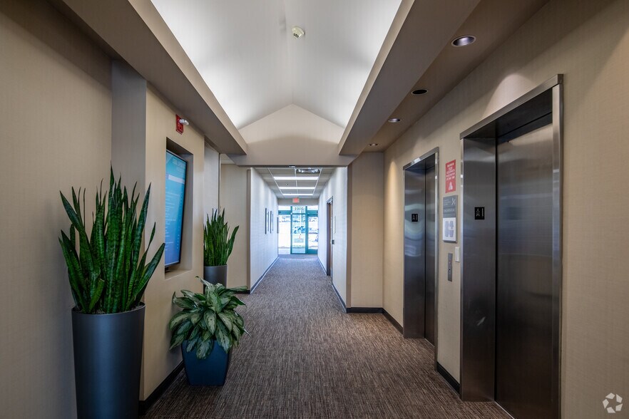 2001 Mallory Ln, Franklin, TN à louer - Hall d’entrée – Image 2 sur 7