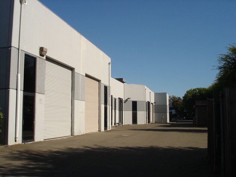 15 Leveroni Ct, Novato, CA à louer - Photo de l’immeuble – Image 2 sur 2