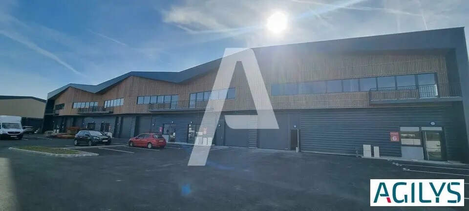 Local d'activités dans Moissy-Cramayel à vendre - Photo de l’immeuble – Image 2 sur 11