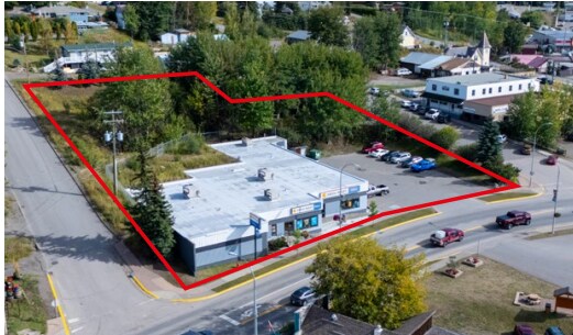 418 Yellowhead Hwy, Burns Lake, BC à vendre - Aérien – Image 2 sur 4
