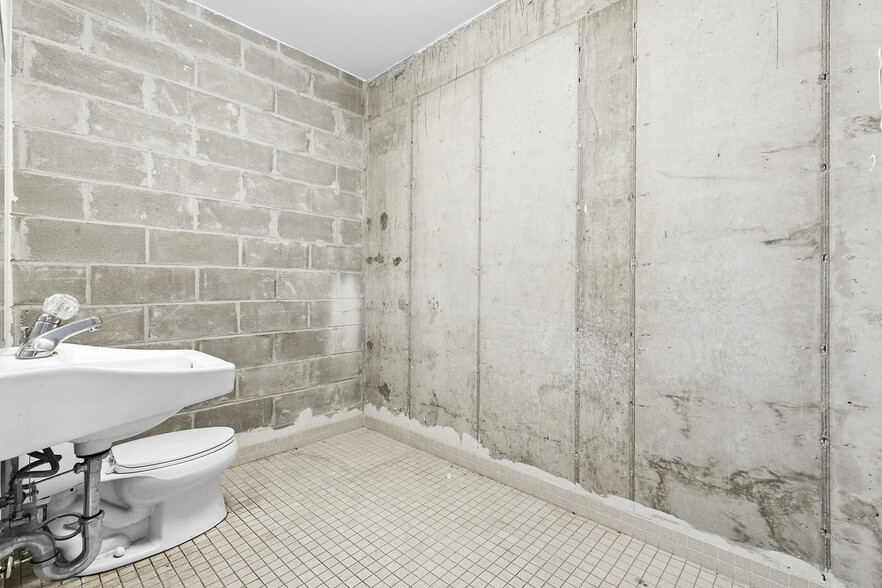 534 W 42nd St, New York, NY à vendre - Photo de l’immeuble – Image 3 sur 8