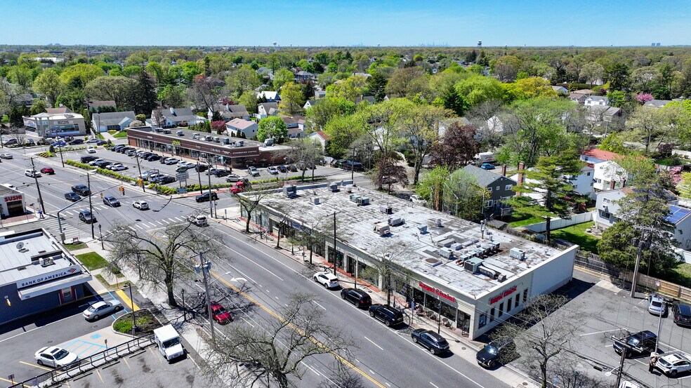 2019-2037 Merrick Rd, Merrick, NY à louer - Photo de l’immeuble – Image 3 sur 6