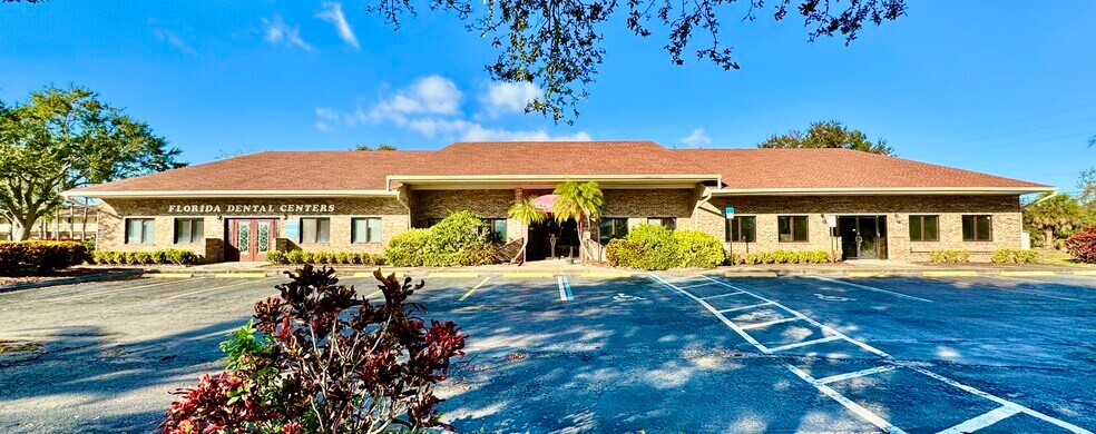 7491 Ulmerton Rd, Largo, FL à louer - Photo de l’immeuble – Image 1 sur 19