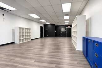 232 N Belle Mead Rd, East Setauket, NY à louer Photo intérieure– Image 2 sur 6