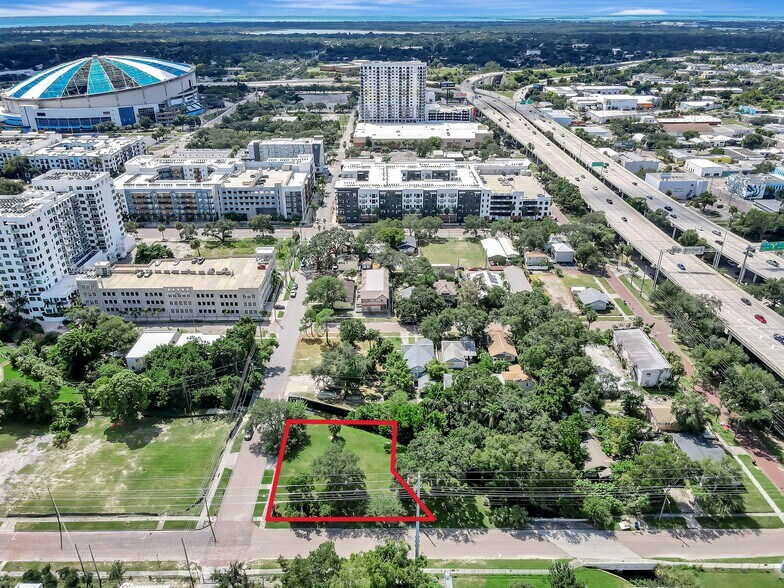 1700 Burlington Ave N, Saint Petersburg, FL à vendre - Photo de l’immeuble – Image 1 sur 7