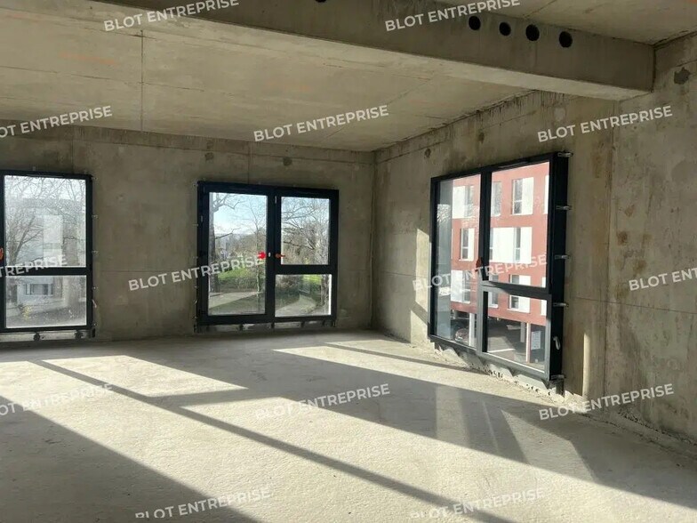 Bureau dans Chartres-de-Bretagne à louer - Photo de l’immeuble – Image 2 sur 10