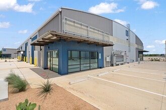 5601 FM 973, Del Valle, TX à louer Photo intérieure– Image 2 sur 2