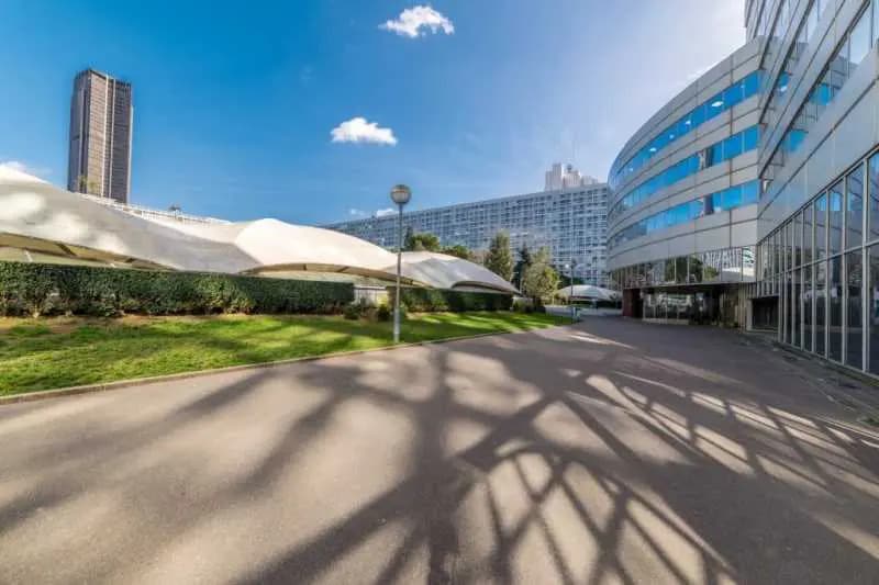 7-11 Place Des Cinq Martyrs Du Lycée Buffon, Paris à louer - Photo de l’immeuble – Image 3 sur 7