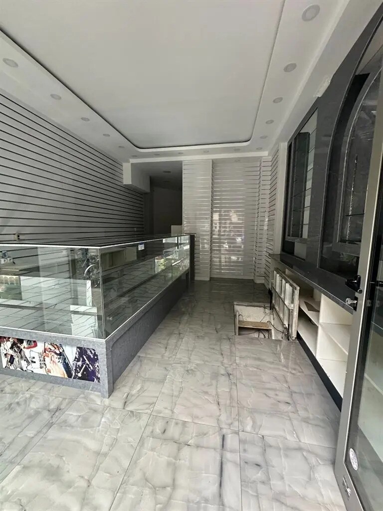 Local commercial dans Paris à louer Photo de l’immeuble– Image 1 sur 7