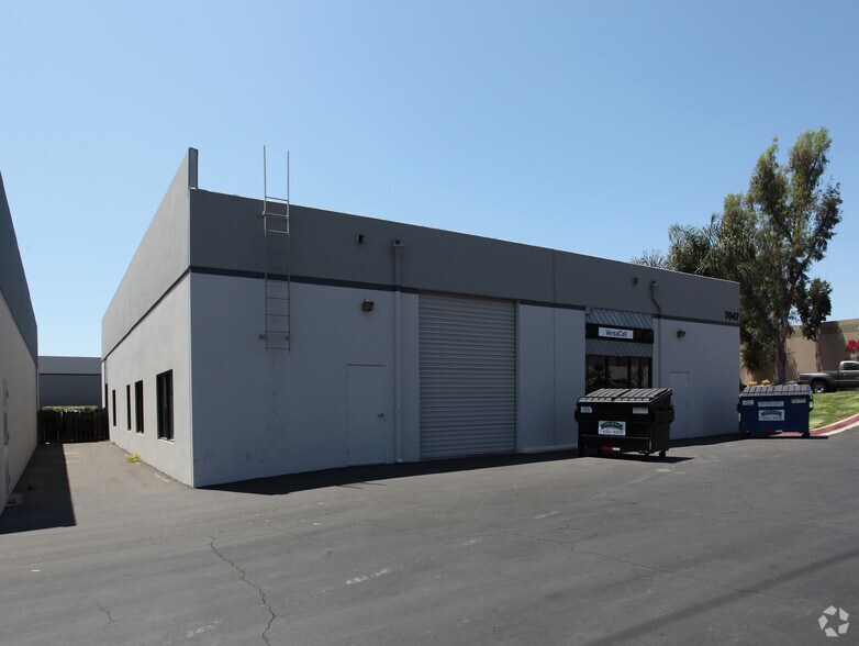 7047 Carroll Rd, San Diego, CA à louer - Photo de l’immeuble – Image 3 sur 4
