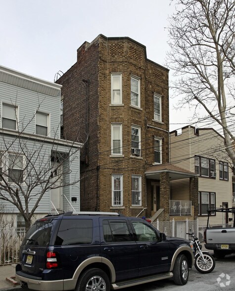 42 Poplar St, Jersey City, NJ à vendre - Photo principale – Image 1 sur 3